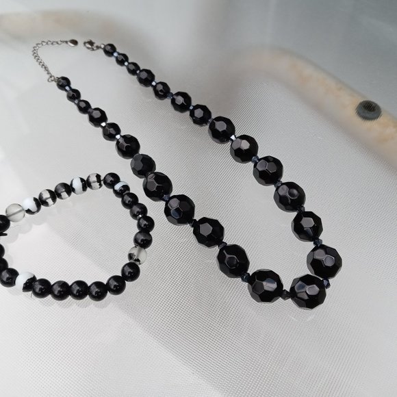 Ladies black beaded necklace choker length & beaded elastic bracelet - Picture 1 of 3